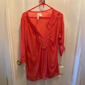 ⭐️ bundle 3 for $25 ⭐️ “Simply Irresistible “ sz L tunic w crocheted accents